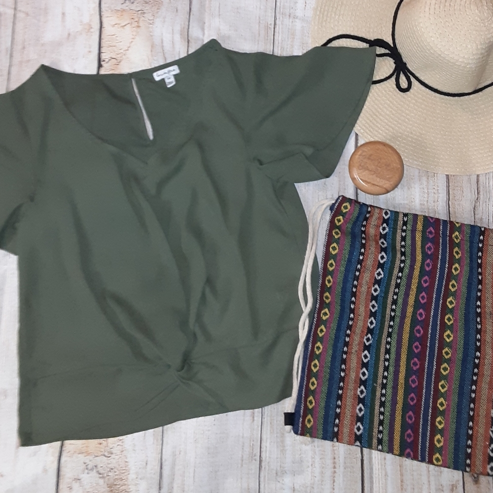 🛒 Army Green Cropped Blouse 🏷 NWOT 📦